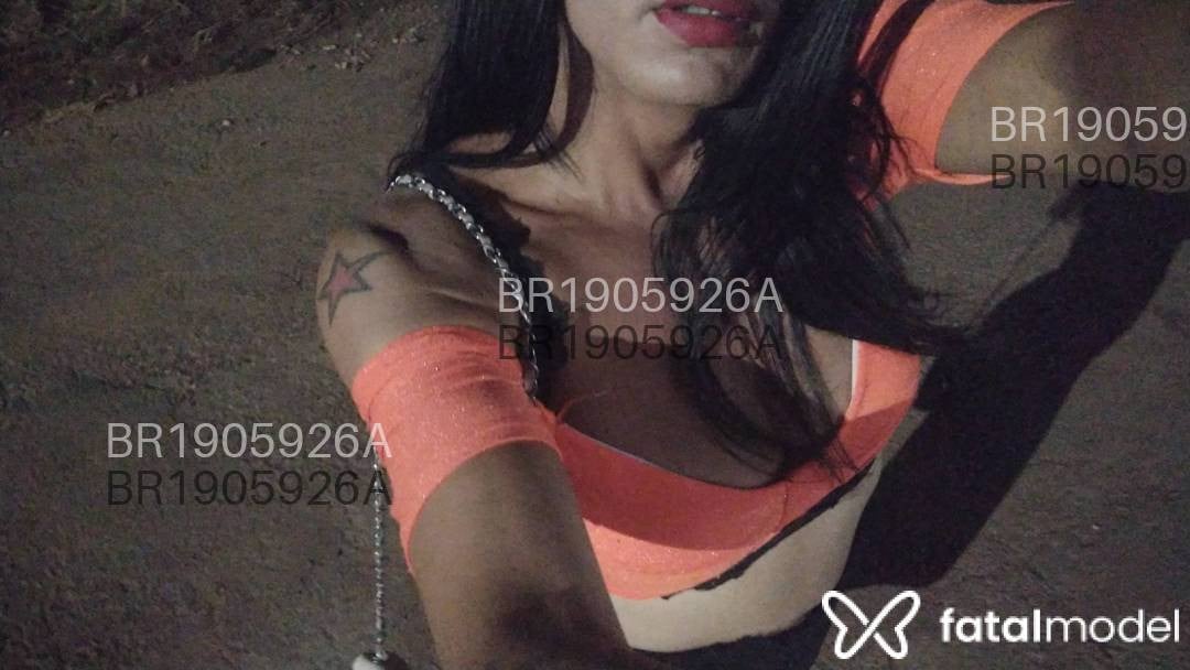 Acompanhante mulher trans com cabelo castanho de olhos pretos em Brasília - Larissa