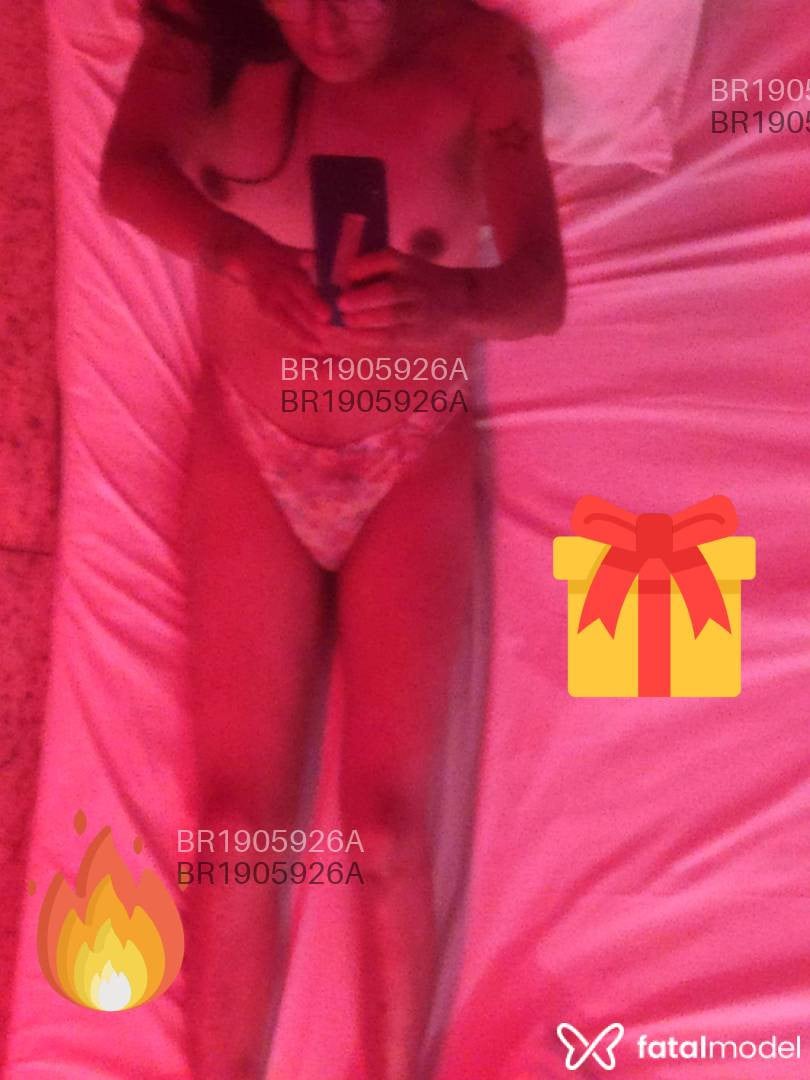 Acompanhante mulher trans com cabelo castanho de olhos pretos em Brasília - Larissa