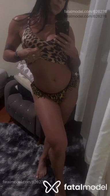 Acompanhante mulher morena (o) de olhos pretos - Morena Acompanhante mulher morena (o) de olhos pretos - Morena
