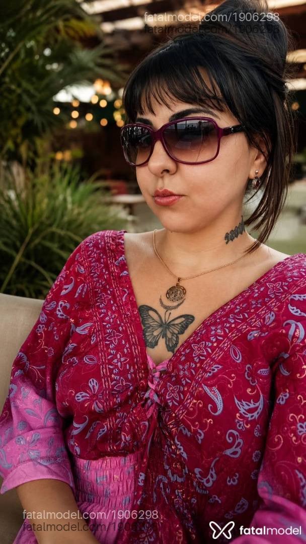 Acompanhante mulher com cabelo castanho de olhos castanhos - Surya
