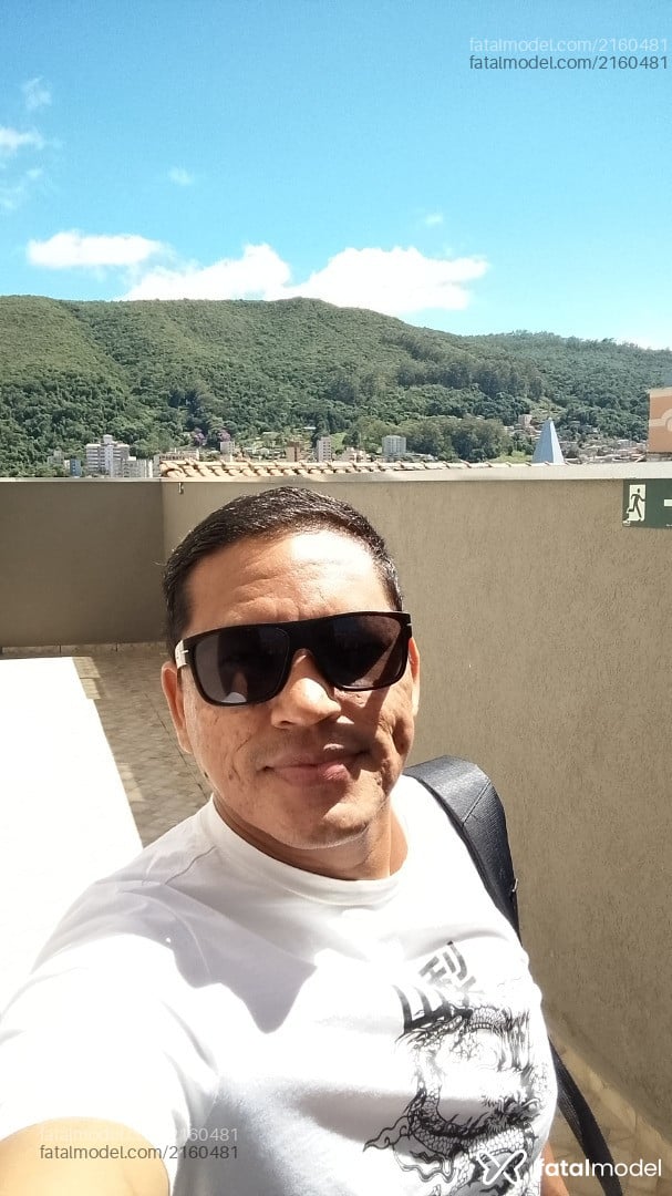Acompanhante homem morena (o) de olhos pretos - Indio Acompanhante homem morena (o) de olhos pretos - Indio