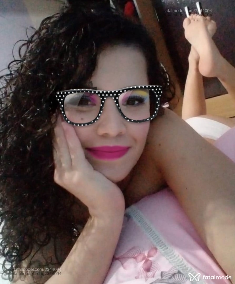 Acompanhante mulher com cabelo castanho de olhos castanhos em Brasília - Mexicana