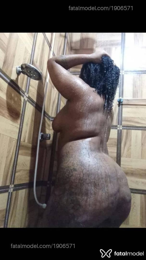 Acompanhante mulher morena (o) de olhos pretos - Luiza