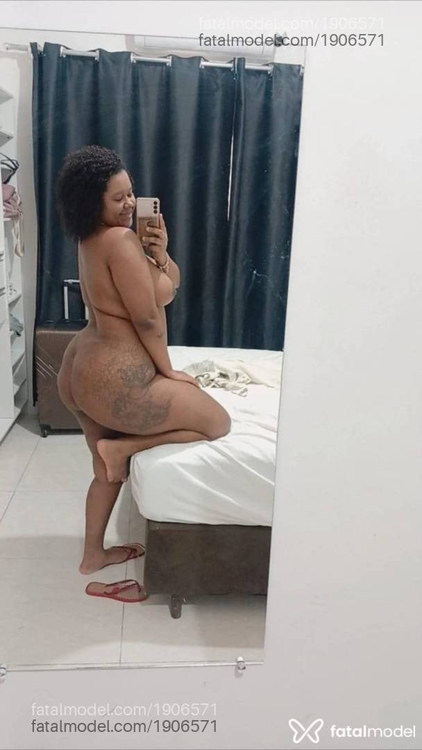 Acompanhante mulher morena (o) de olhos pretos - Luiza
