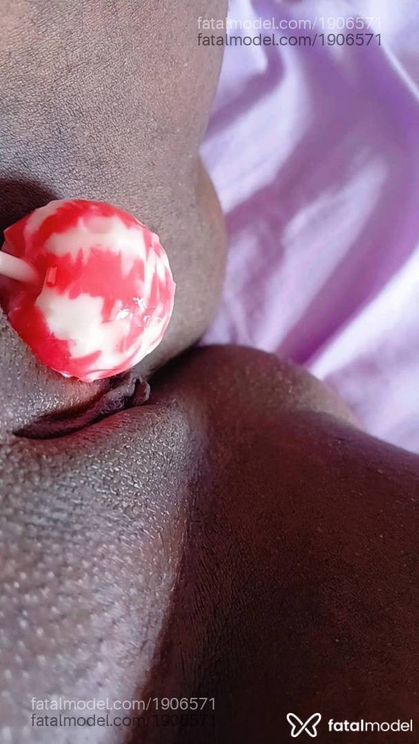Acompanhante mulher morena (o) de olhos pretos - Luiza