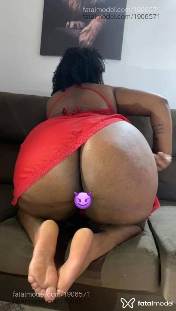 Acompanhante mulher morena (o) de olhos pretos - Luiza