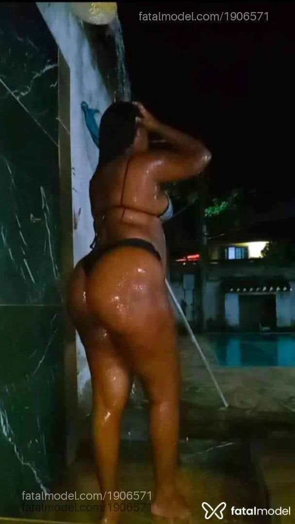 Acompanhante mulher morena (o) de olhos pretos - Luiza