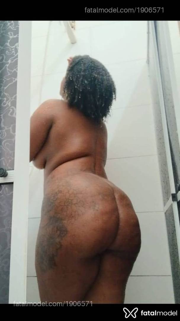 Acompanhante mulher morena (o) de olhos pretos - Luiza