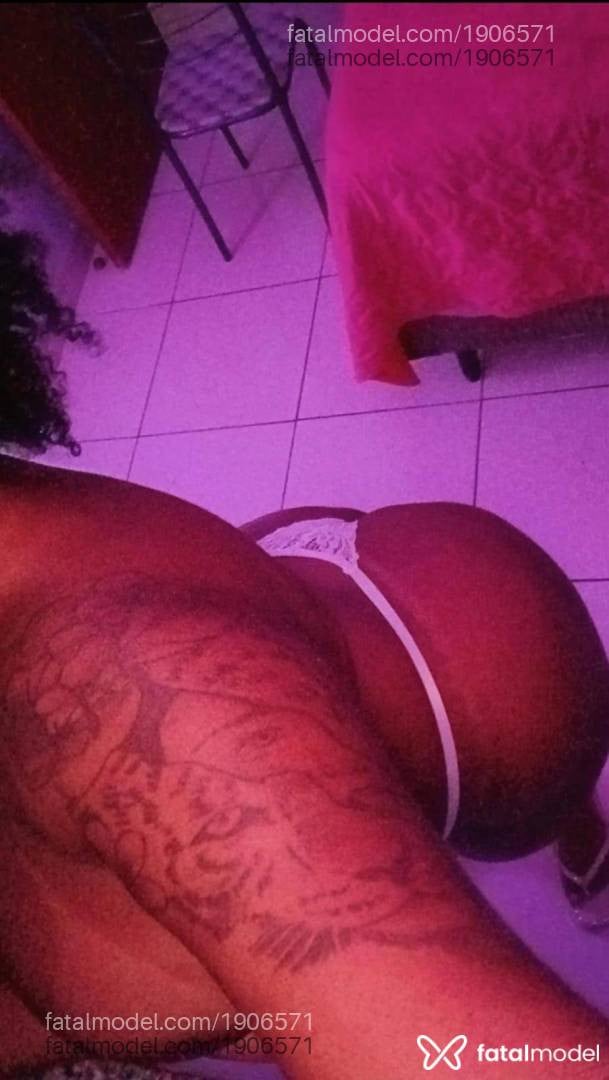 Acompanhante mulher morena (o) de olhos pretos - Luiza