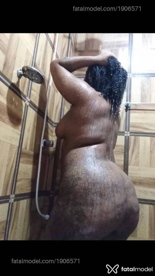 Acompanhante mulher morena (o) de olhos pretos - Luiza