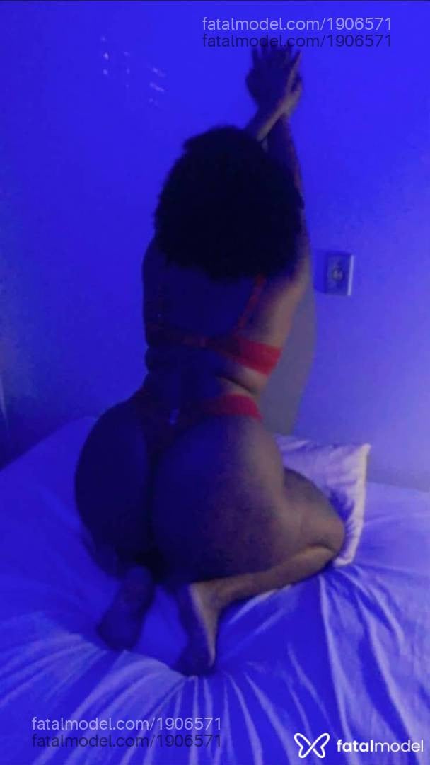 Acompanhante mulher morena (o) de olhos pretos - Luiza