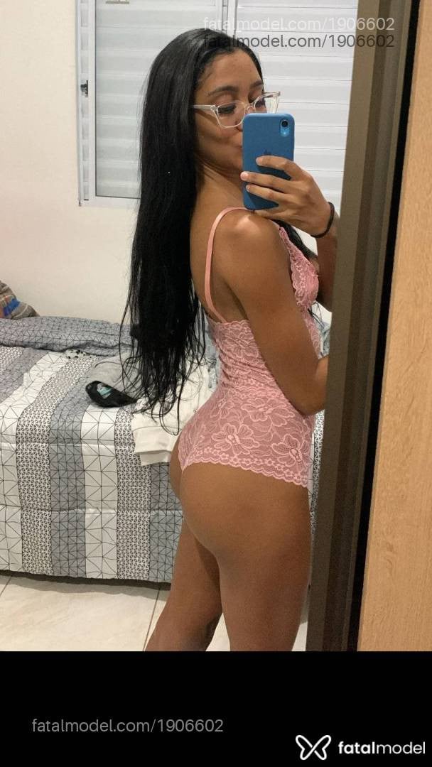 Acompanhante mulher com cabelo castanho de olhos castanhos em Capelinha - Natasha Santos