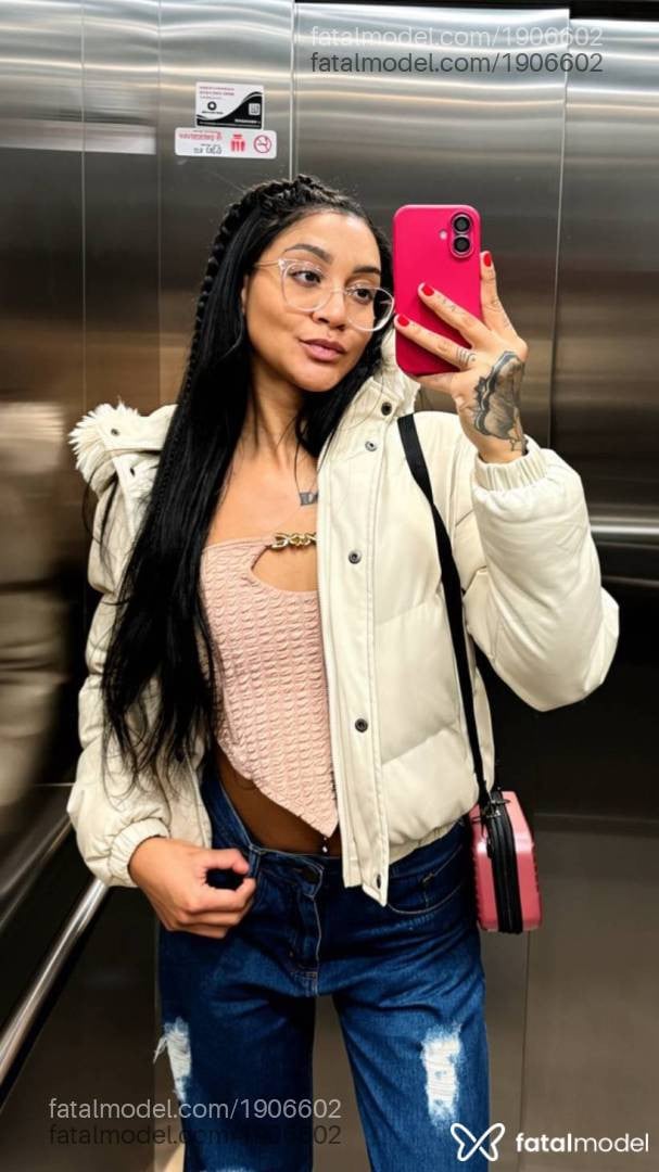 Acompanhante mulher com cabelo castanho de olhos castanhos em Capelinha - Natasha Santos