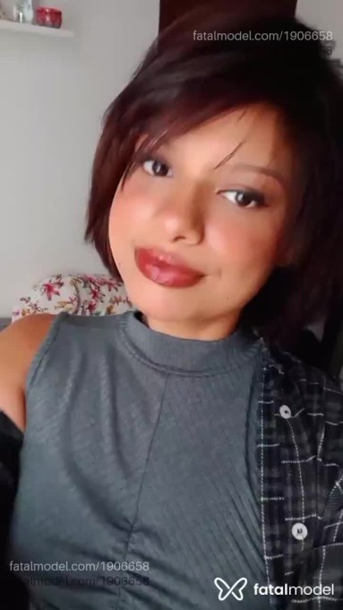 Acompanhante mulher com cabelo colorido de olhos castanhos em Virtual - Sarah Miller