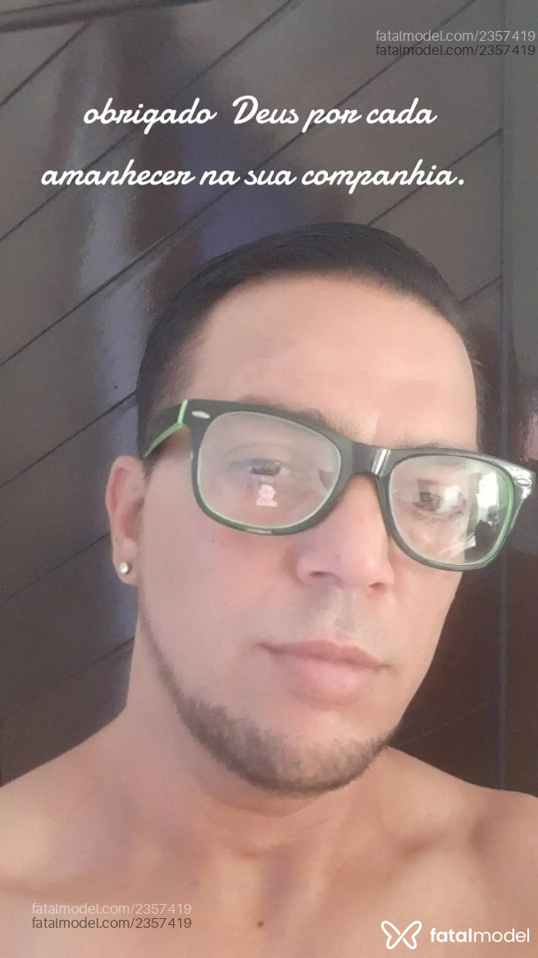 Acompanhante homem com cabelo castanho de olhos castanhos - Theomarido Acompanhante homem com cabelo castanho de olhos castanhos - Theomarido