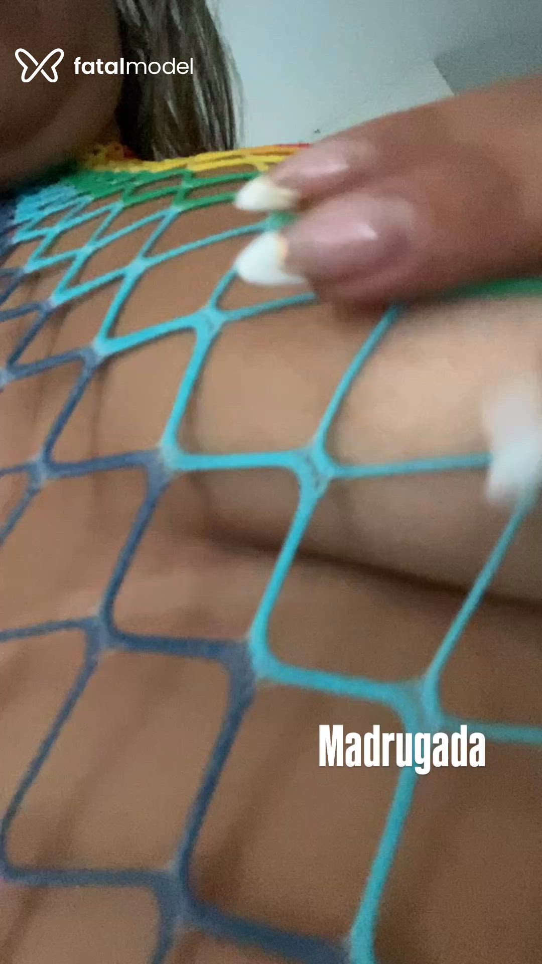 Acompanhante mulher loira (o) de olhos castanhos - Amanda