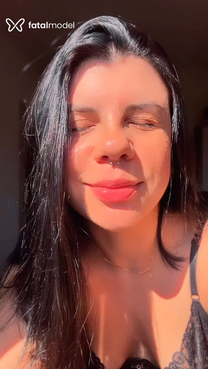 Acompanhante mulher ruiva (o) de olhos verdes - Vic Ferraz
