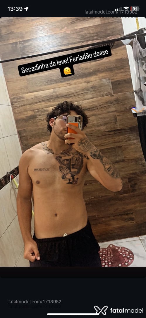 Acompanhante homem com cabelo castanho de olhos castanhos em Campos dos Goytacazes Acompanhante homem com cabelo castanho de olhos castanhos em Campos dos Goytacazes - Miquel Santos