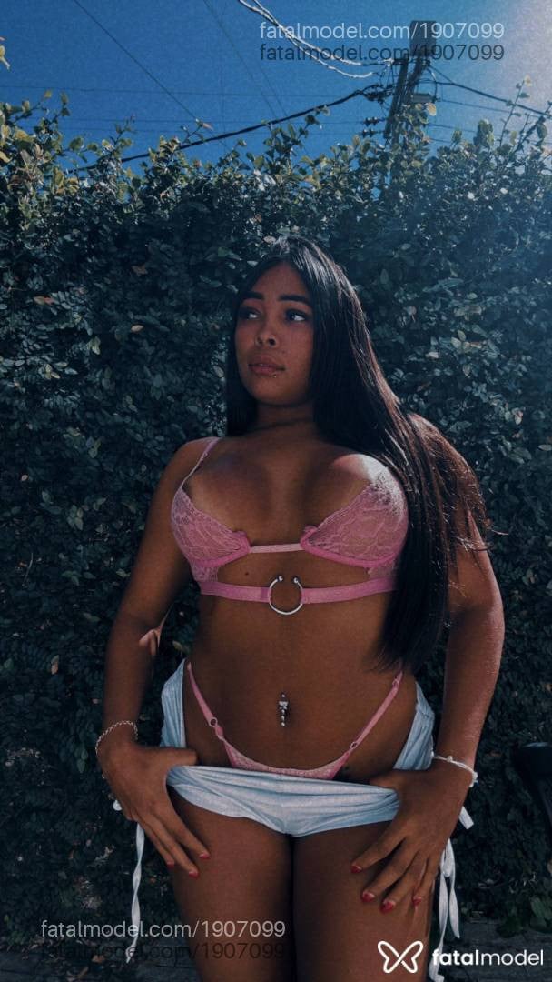 Acompanhante mulher morena (o) de olhos pretos em Armação dos Búzios - Yasmin