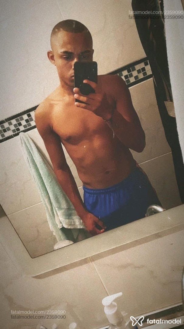 Acompanhante homem morena (o) de olhos pretos em Virtual Acompanhante homem morena (o) de olhos pretos em Virtual - Safadiin