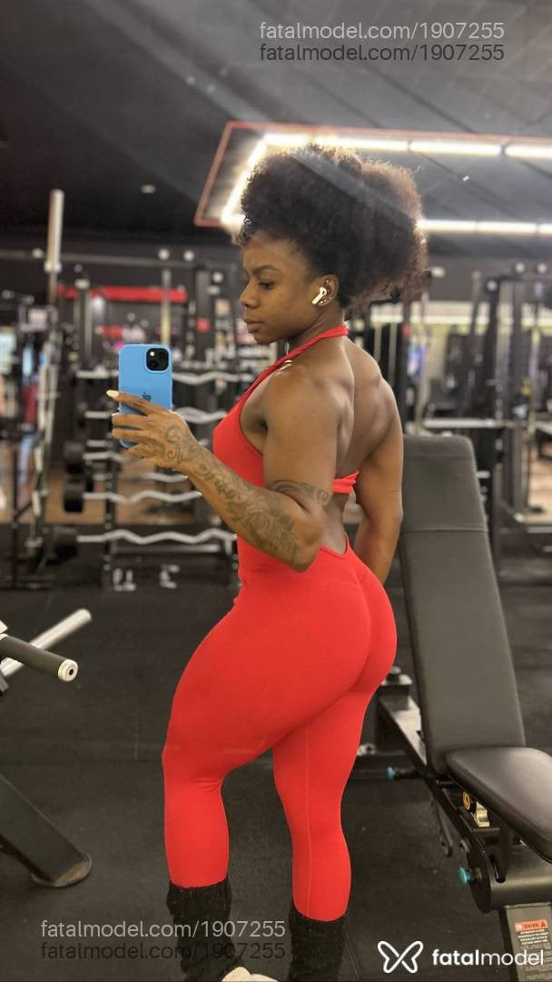 Acompanhante mulher com cabelo castanho de olhos castanhos - Cacau Mendes