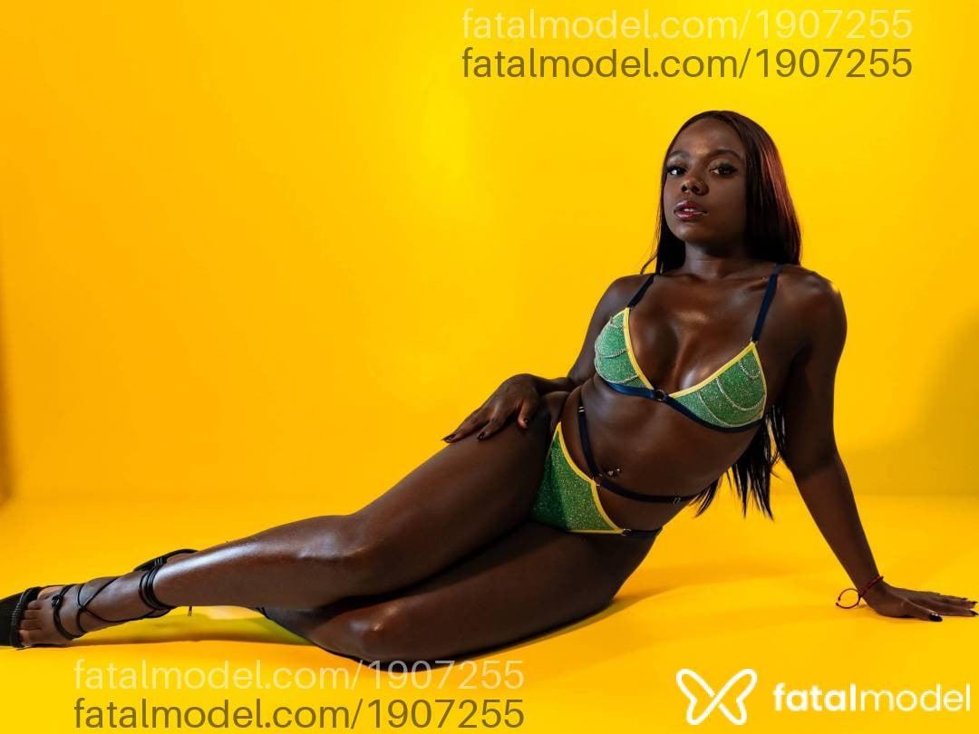 Acompanhante mulher com cabelo castanho de olhos castanhos em Campinas - Cacau Mendes