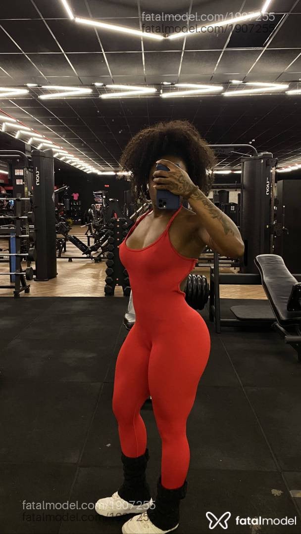 Acompanhante mulher com cabelo castanho de olhos castanhos - Cacau Mendes