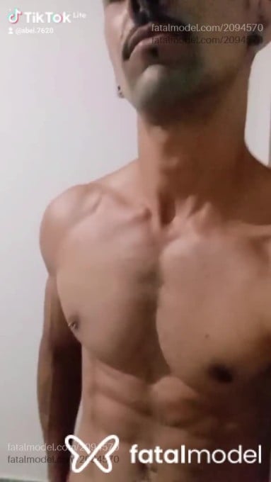 Acompanhante homem morena (o) de olhos pretos em Virtual - Arcanjo