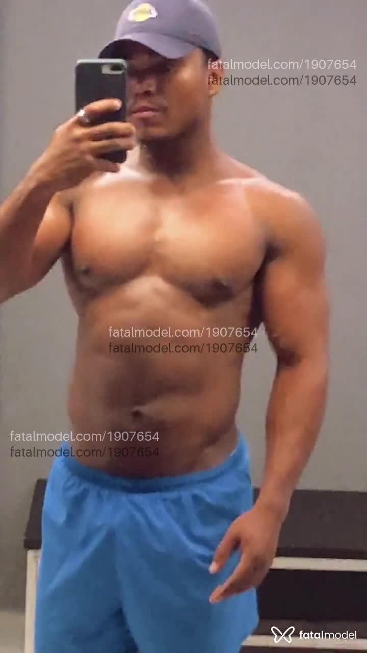 Acompanhante homem morena (o) de olhos castanhos em São Paulo Acompanhante homem morena (o) de olhos castanhos em São Paulo - Pietro
