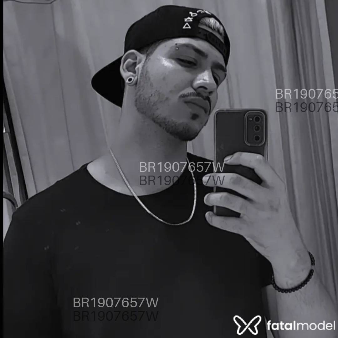 Acompanhante homem morena (o) de olhos castanhos em Virtual - Ethan