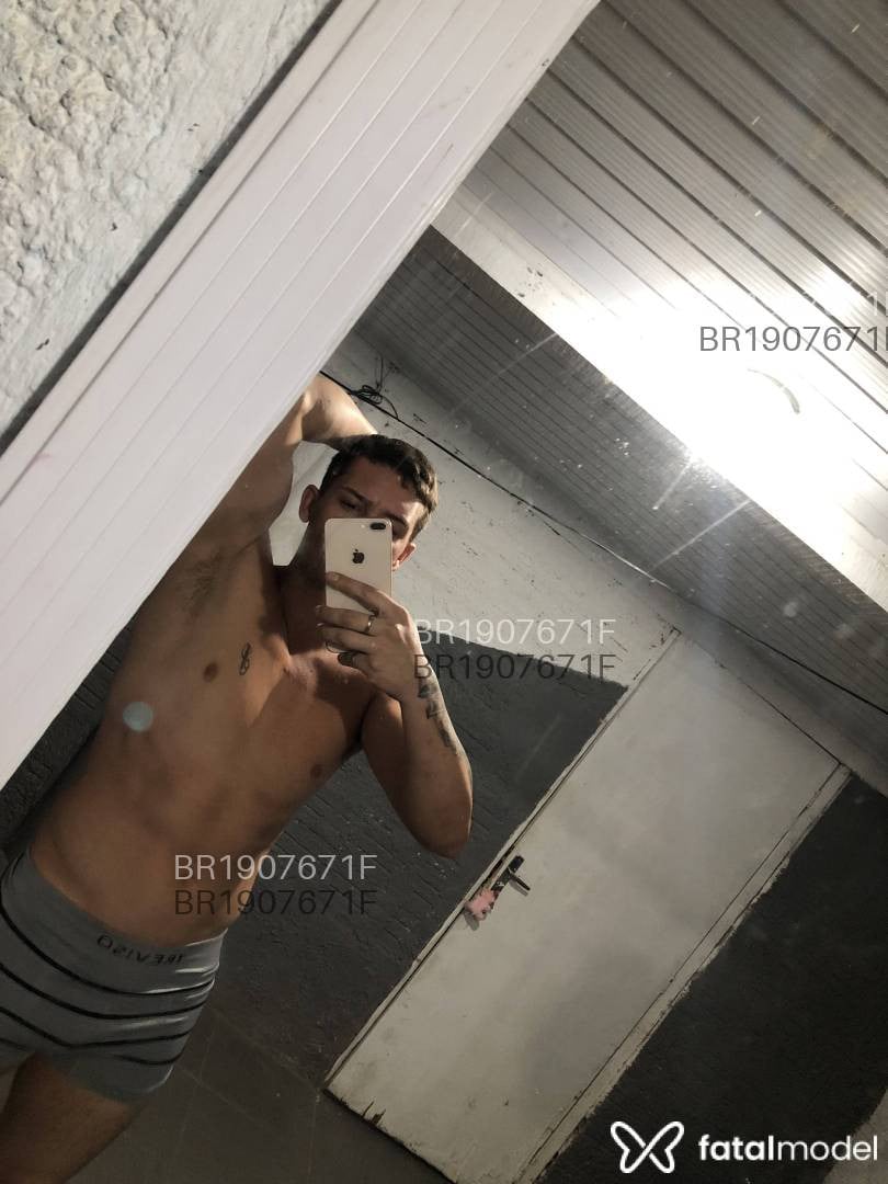 Acompanhante homem loira (o) de olhos castanhos em Santa Maria - Matheus