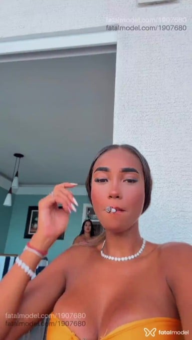 Acompanhante mulher morena (o) de olhos pretos - Thay Mendes