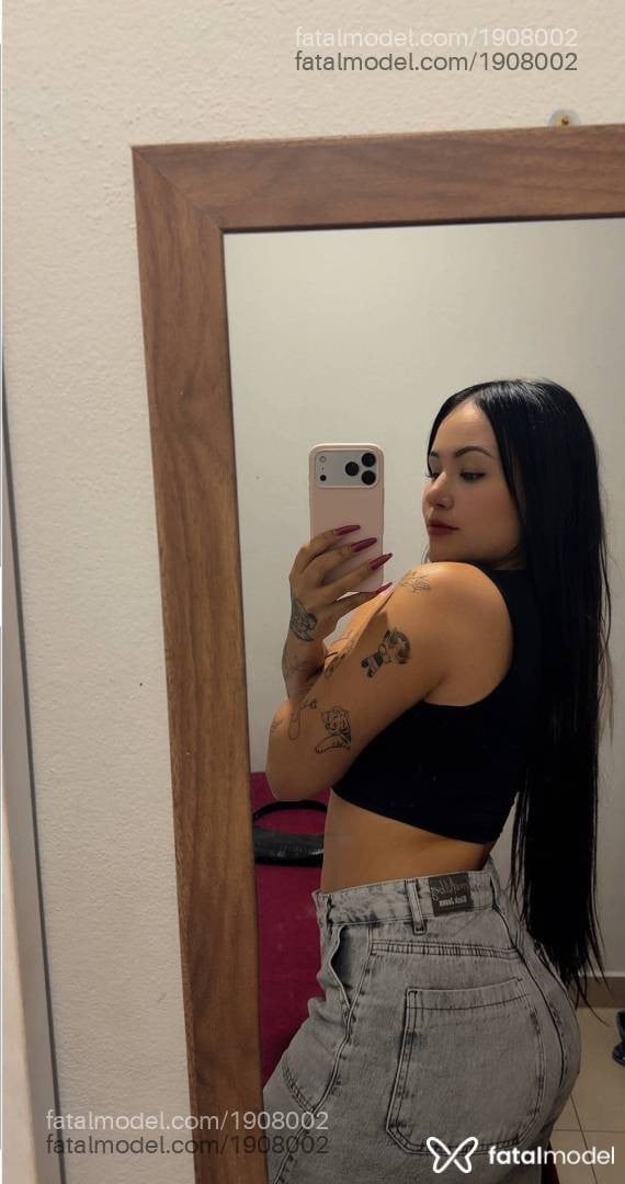 Acompanhante mulher morena (o) de olhos pretos - Bruna Fox