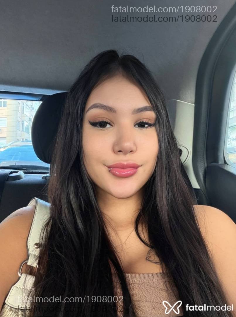 Acompanhante mulher morena (o) de olhos pretos - Bruna Fox