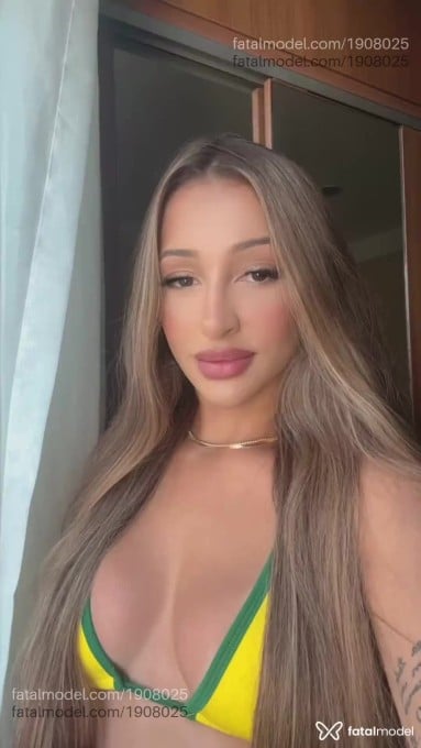 Acompanhante mulher loira (o) de olhos castanhos em Londrina - Thaís