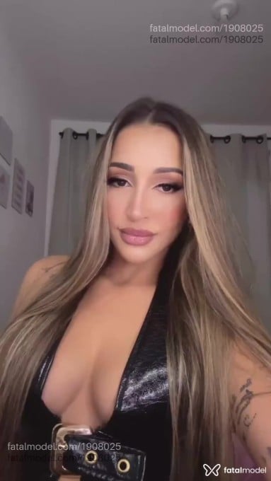 Acompanhante mulher loira (o) de olhos castanhos em Londrina - Thaís