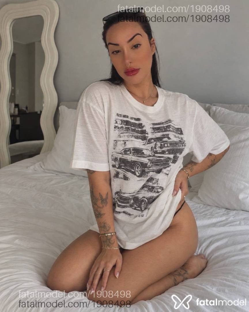 Acompanhante mulher com cabelo castanho de olhos mel - Bella
