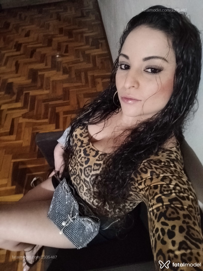 Acompanhante mulher com cabelo castanho de olhos castanhos - Julia Acompanhante mulher com cabelo castanho de olhos castanhos - Julia