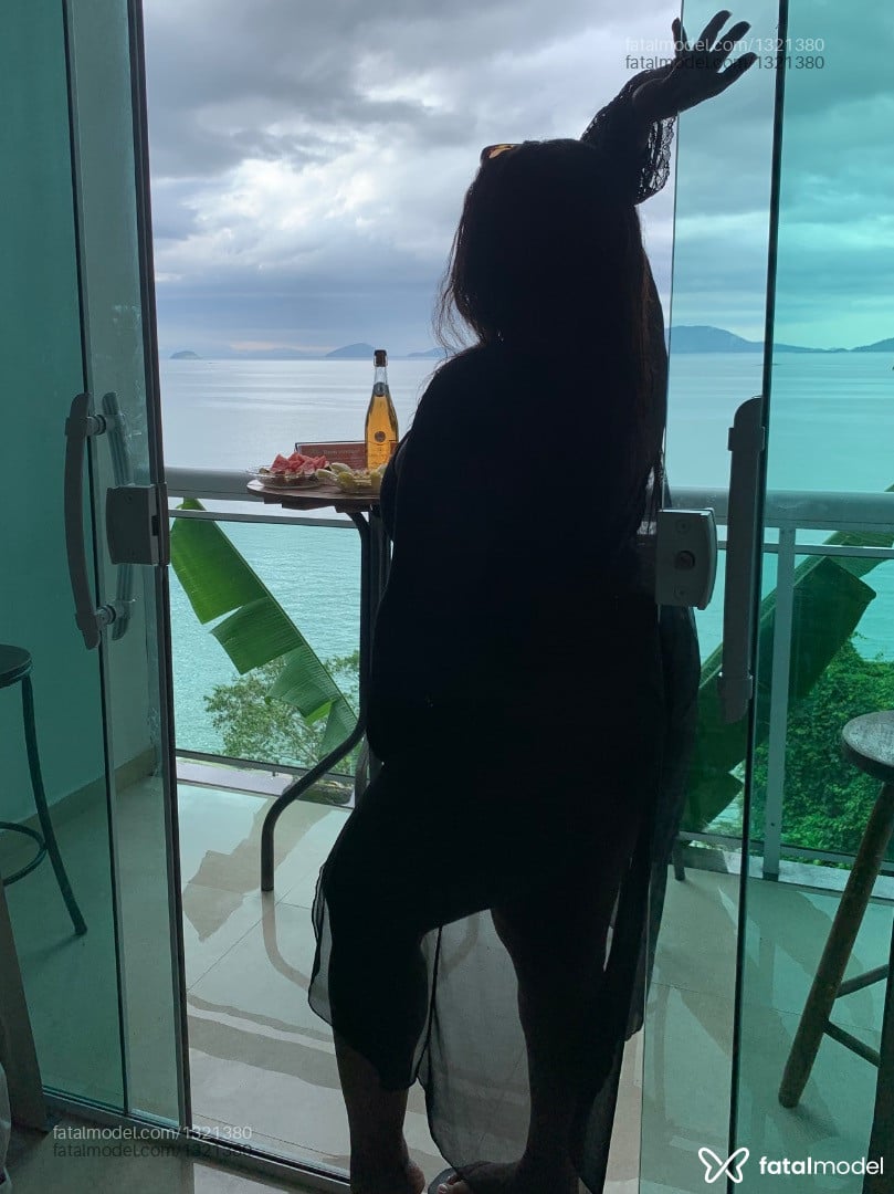 Acompanhante mulher com cabelo castanho de olhos castanhos em Angra dos Reis Acompanhante mulher com cabelo castanho de olhos castanhos em Angra dos Reis - Fabiane Brito