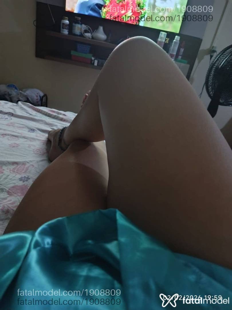 Acompanhante mulher morena (o) de olhos pretos - Mel