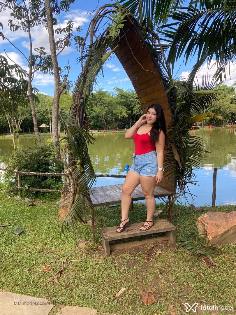 Acompanhante mulher com cabelo castanho de olhos castanhos - Alana Acompanhante mulher com cabelo castanho de olhos castanhos - Alana