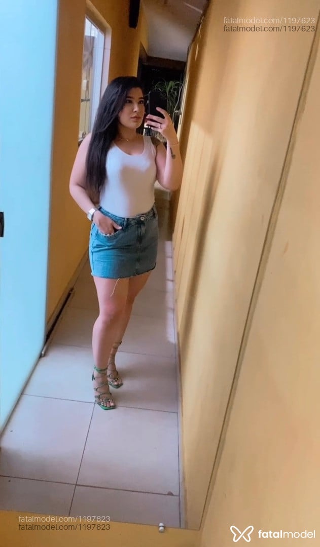 Acompanhante mulher com cabelo castanho de olhos castanhos - Alana Acompanhante mulher com cabelo castanho de olhos castanhos - Alana