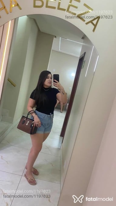 Acompanhante mulher com cabelo castanho de olhos castanhos - Alana Acompanhante mulher com cabelo castanho de olhos castanhos - Alana