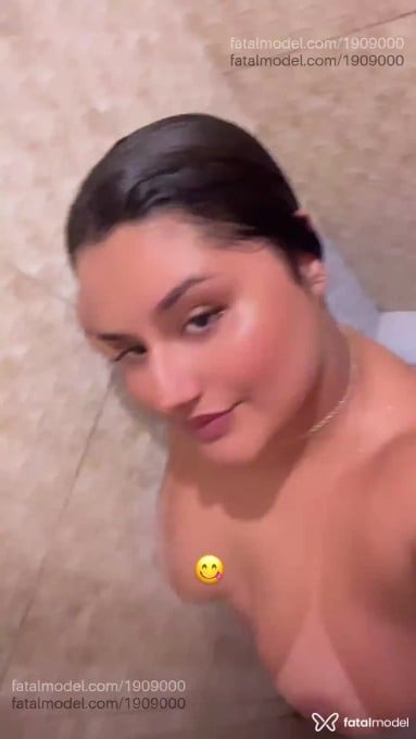 Acompanhante mulher com cabelo castanho de olhos castanhos - Clara Lovatelli