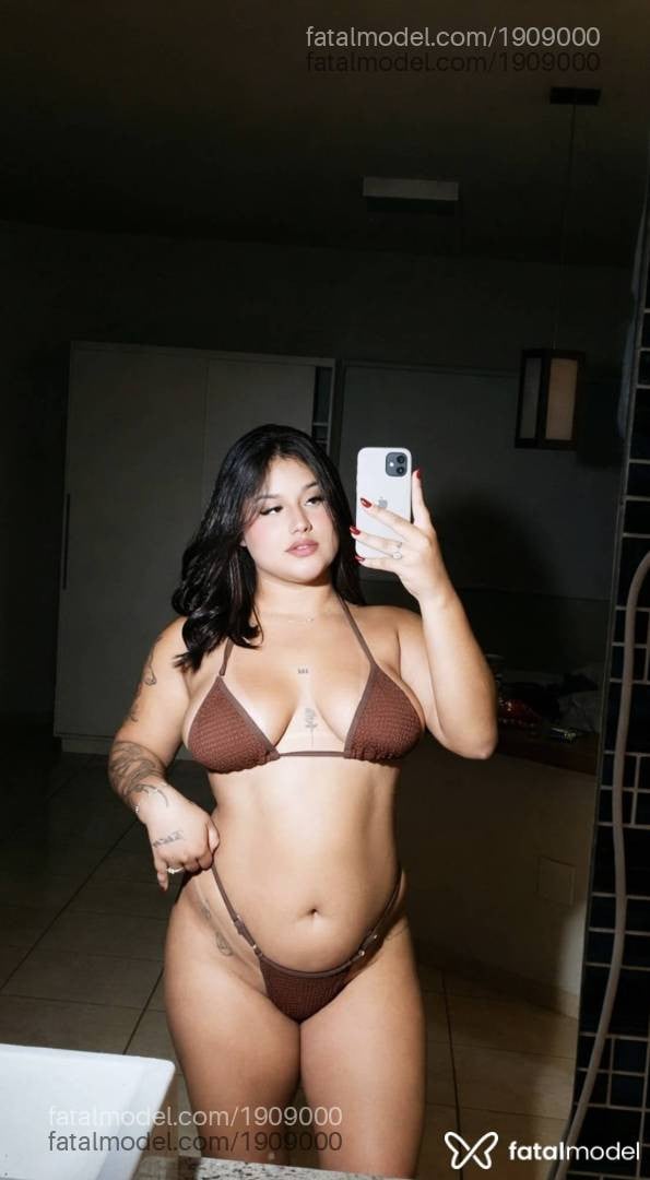 Acompanhante mulher com cabelo castanho de olhos castanhos - Clara Lovatelli