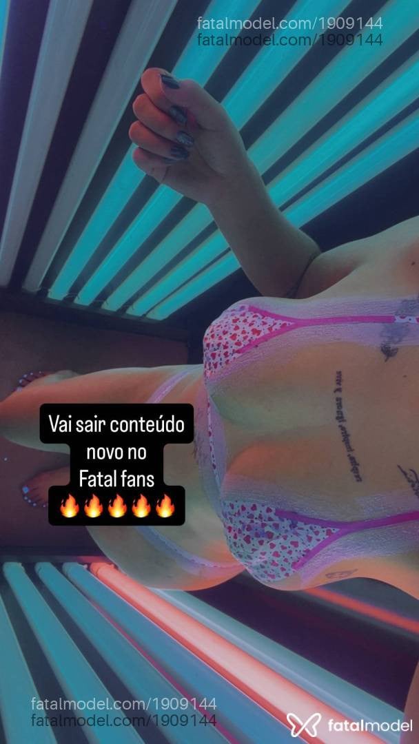 Acompanhante mulher com cabelo castanho de olhos castanhos - Larih Silva