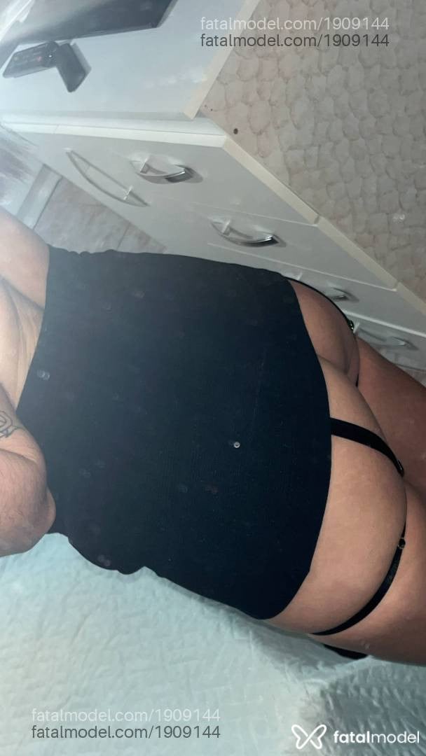 Acompanhante mulher com cabelo castanho de olhos castanhos em Joinville - Larih Silva