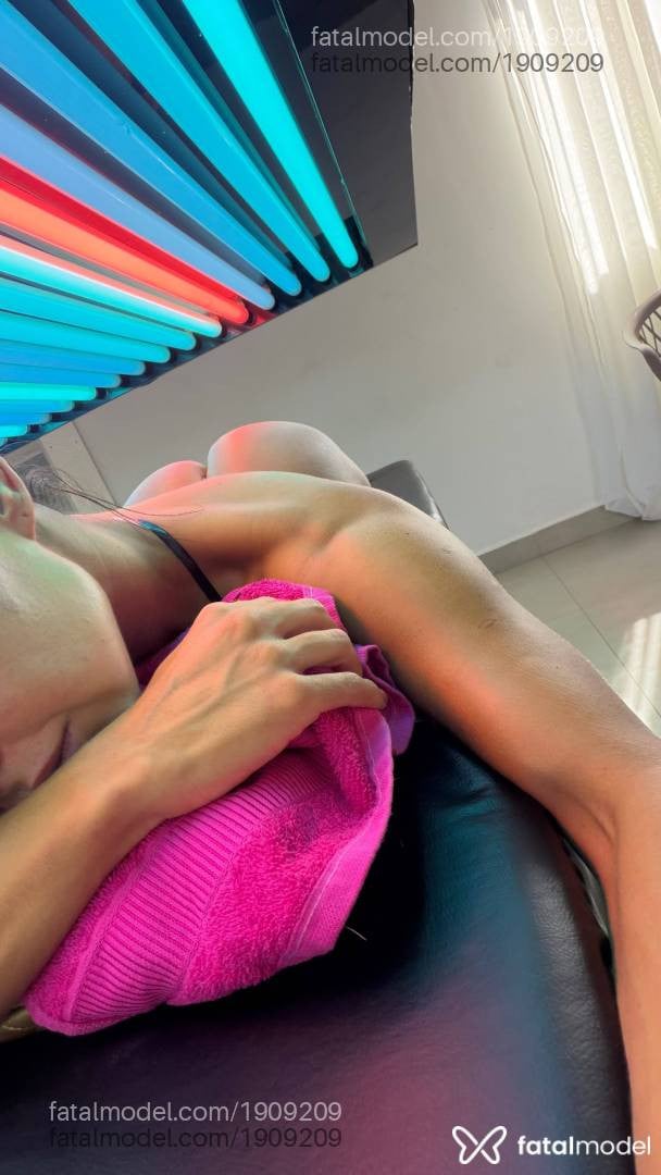 Acompanhante mulher com cabelo castanho de olhos castanhos - Anne