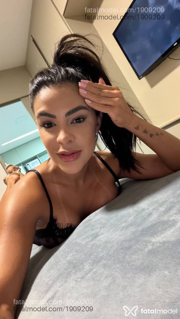 Acompanhante mulher com cabelo castanho de olhos castanhos - Anne