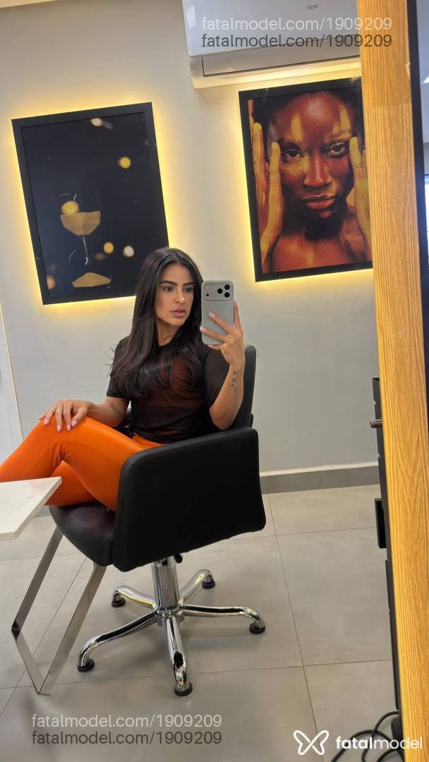 Acompanhante mulher com cabelo castanho de olhos castanhos - Anne